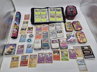 Pokémon collectie met map, boxen, stapels kaarten en vintage kaarten - afbeelding 1 van  18