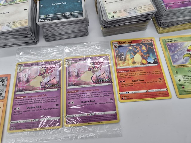 Pokémon collectie met map, boxen, stapels kaarten en vintage kaarten - afbeelding 12 van  18