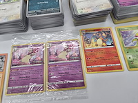 Pokémon collectie met map, boxen, stapels kaarten en vintage kaarten - afbeelding 12 van  18