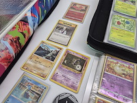 Pokémon collectie met map, boxen, stapels kaarten en vintage kaarten - afbeelding 17 van  18