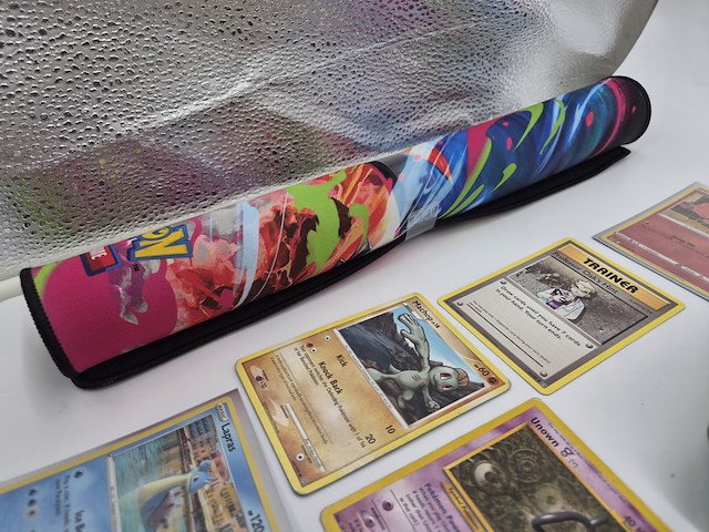 Pokémon collectie met map, boxen, stapels kaarten en vintage kaarten - afbeelding 18 van  18