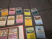 Pokémon collectie met o.a. rares, vintage kaarten, veel glimmende kaarten, mappen en volle opbergdoos - afbeelding 2 van  44
