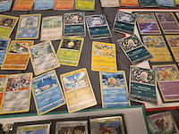 Pokémon collectie met o.a. rares, vintage kaarten, veel glimmende kaarten, mappen en volle opbergdoos - afbeelding 5 van  44
