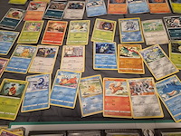 Pokémon collectie met o.a. rares, vintage kaarten, veel glimmende kaarten, mappen en volle opbergdoos - afbeelding 6 van  44