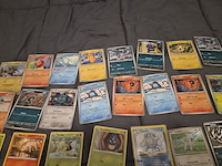 Pokémon collectie met o.a. rares, vintage kaarten, veel glimmende kaarten, mappen en volle opbergdoos - afbeelding 7 van  44