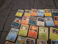 Pokémon collectie met o.a. rares, vintage kaarten, veel glimmende kaarten, mappen en volle opbergdoos - afbeelding 8 van  44