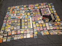 Pokémon collectie met o.a. rares, vintage kaarten, veel glimmende kaarten, mappen en volle opbergdoos - afbeelding 1 van  44