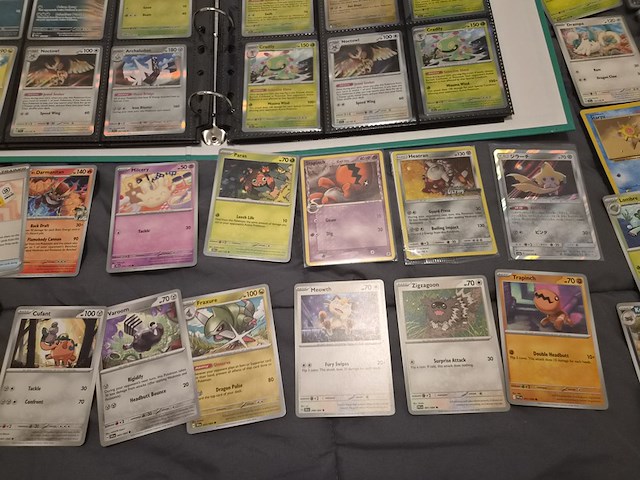 Pokémon collectie met o.a. rares, vintage kaarten, veel glimmende kaarten, mappen en volle opbergdoos - afbeelding 13 van  44