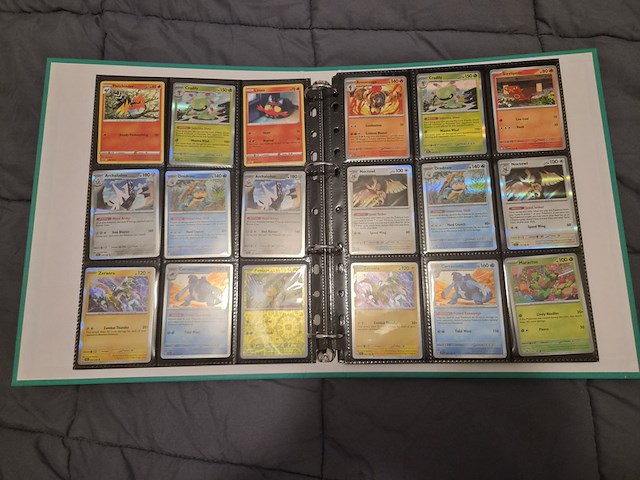 Pokémon collectie met o.a. rares, vintage kaarten, veel glimmende kaarten, mappen en volle opbergdoos - afbeelding 15 van  44
