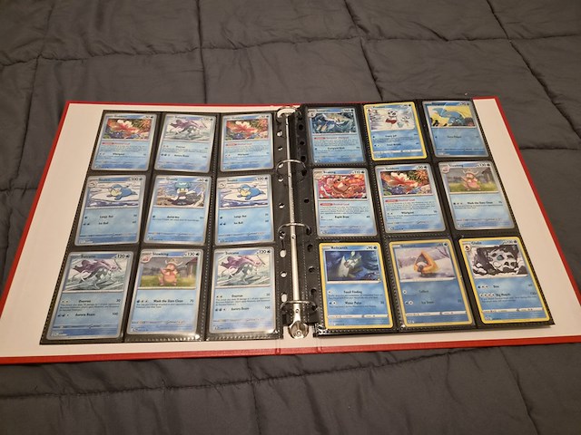 Pokémon collectie met o.a. rares, vintage kaarten, veel glimmende kaarten, mappen en volle opbergdoos - afbeelding 29 van  44