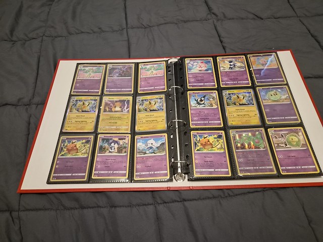 Pokémon collectie met o.a. rares, vintage kaarten, veel glimmende kaarten, mappen en volle opbergdoos - afbeelding 30 van  44