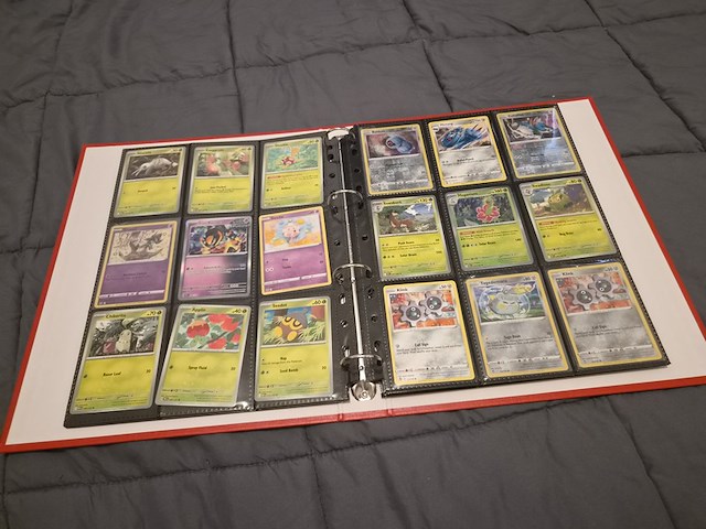 Pokémon collectie met o.a. rares, vintage kaarten, veel glimmende kaarten, mappen en volle opbergdoos - afbeelding 31 van  44