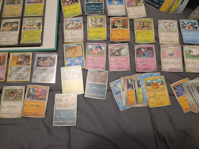 Pokémon collectie met o.a. rares, vintage kaarten, veel glimmende kaarten, mappen en volle opbergdoos - afbeelding 23 van  44