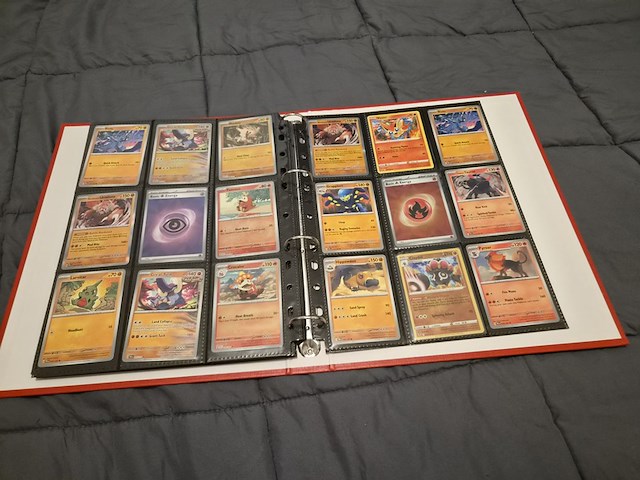Pokémon collectie met o.a. rares, vintage kaarten, veel glimmende kaarten, mappen en volle opbergdoos - afbeelding 38 van  44