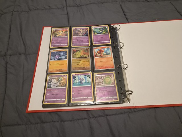 Pokémon collectie met o.a. rares, vintage kaarten, veel glimmende kaarten, mappen en volle opbergdoos - afbeelding 39 van  44