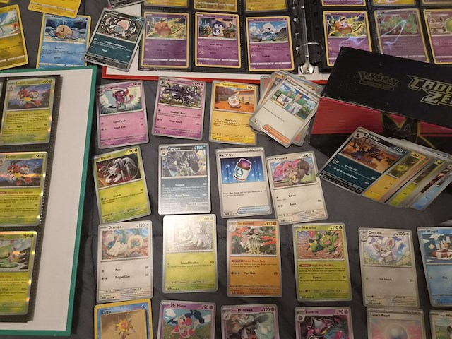 Pokémon collectie met o.a. rares, vintage kaarten, veel glimmende kaarten, mappen en volle opbergdoos - afbeelding 34 van  44