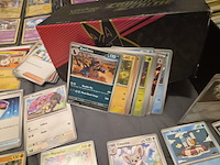 Pokémon collectie met o.a. rares, vintage kaarten, veel glimmende kaarten, mappen en volle opbergdoos - afbeelding 40 van  44