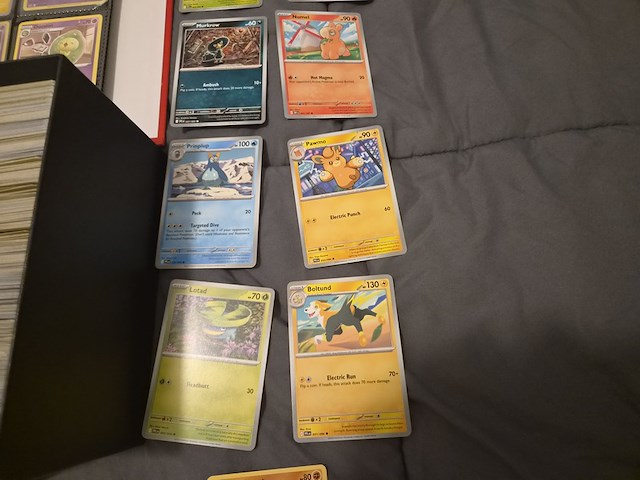 Pokémon collectie met o.a. rares, vintage kaarten, veel glimmende kaarten, mappen en volle opbergdoos - afbeelding 43 van  44