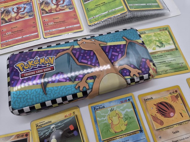 Pokémon collectie met vintage kaarten, blikken boxen en grote partij kaarten en meer - afbeelding 4 van  13
