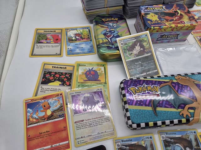 Pokémon collectie met vintage kaarten, blikken boxen en grote partij kaarten en meer - afbeelding 9 van  13