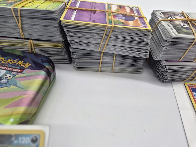 Pokémon collectie met vintage kaarten, blikken boxen en grote partij kaarten en meer - afbeelding 11 van  13