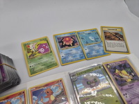 Pokémon collectie met vintage kaarten, blikken boxen en grote partij kaarten en meer - afbeelding 12 van  13