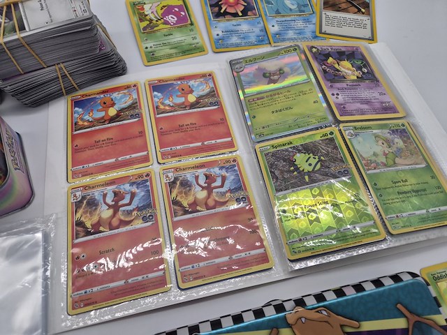 Pokémon collectie met vintage kaarten, blikken boxen en grote partij kaarten en meer - afbeelding 13 van  13