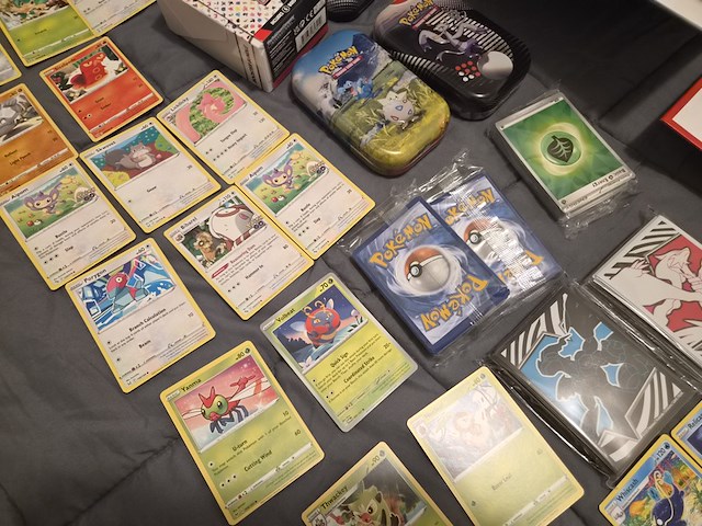 Pokémon collectie met vintage kaarten, rares, gevulde mappen, gevulde doos, poster en meer - afbeelding 10 van  43