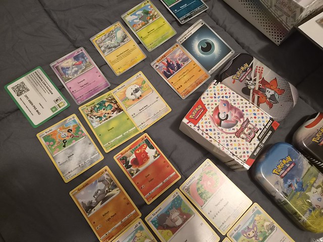Pokémon collectie met vintage kaarten, rares, gevulde mappen, gevulde doos, poster en meer - afbeelding 11 van  43