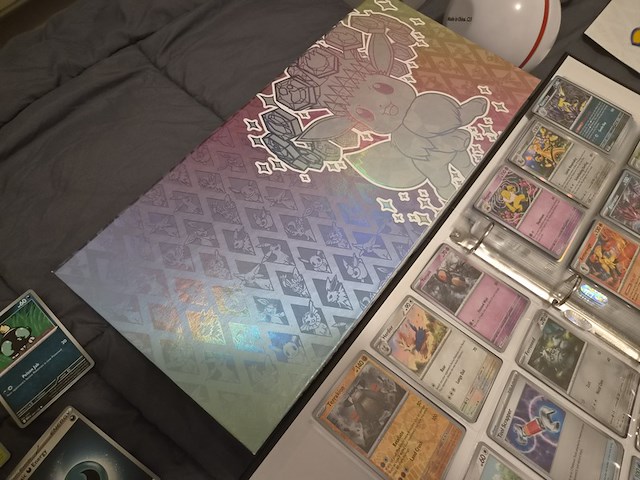 Pokémon collectie met vintage kaarten, rares, gevulde mappen, gevulde doos, poster en meer - afbeelding 13 van  43