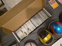 Pokémon collectie met vintage kaarten, rares, gevulde mappen, gevulde doos, poster en meer - afbeelding 14 van  43