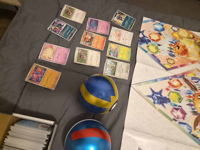 Pokémon collectie met vintage kaarten, rares, gevulde mappen, gevulde doos, poster en meer - afbeelding 15 van  43