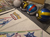 Pokémon collectie met vintage kaarten, rares, gevulde mappen, gevulde doos, poster en meer - afbeelding 18 van  43