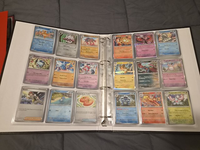 Pokémon collectie met vintage kaarten, rares, gevulde mappen, gevulde doos, poster en meer - afbeelding 34 van  43