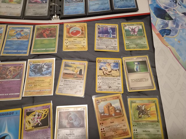 Pokémon collectie met vintage kaarten, rares, gevulde mappen, gevulde doos, poster en meer - afbeelding 4 van  43