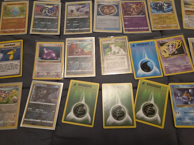 Pokémon collectie met vintage kaarten, rares, gevulde mappen, gevulde doos, poster en meer - afbeelding 5 van  43