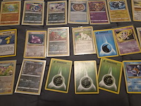 Pokémon collectie met vintage kaarten, rares, gevulde mappen, gevulde doos, poster en meer - afbeelding 5 van  43