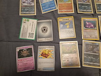 Pokémon collectie met vintage kaarten, rares, gevulde mappen, gevulde doos, poster en meer - afbeelding 7 van  43