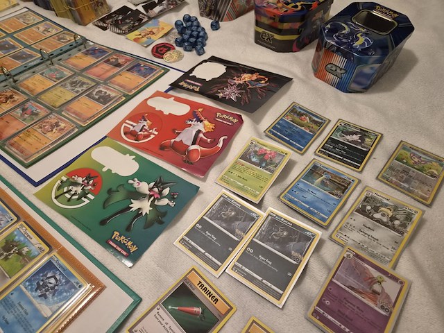 Pokémon collectie met (vintage) kaarten, volle mappen en boxen - afbeelding 3 van  16