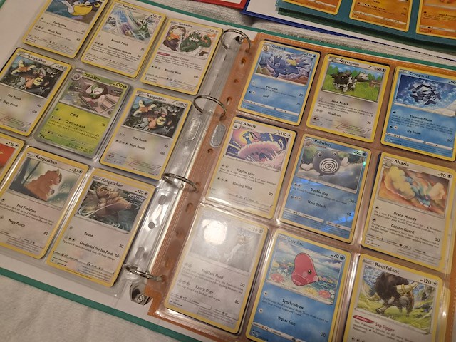 Pokémon collectie met (vintage) kaarten, volle mappen en boxen - afbeelding 6 van  16