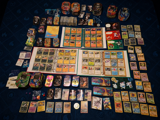 Pokémon collectie met (vintage) kaarten, volle mappen en boxen - afbeelding 1 van  16