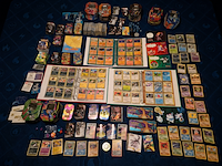 Pokémon collectie met (vintage) kaarten, volle mappen en boxen