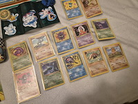 Pokémon collectie met (vintage) kaarten, volle mappen en boxen - afbeelding 9 van  16