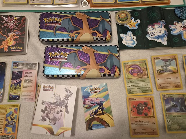 Pokémon collectie met (vintage) kaarten, volle mappen en boxen - afbeelding 10 van  16