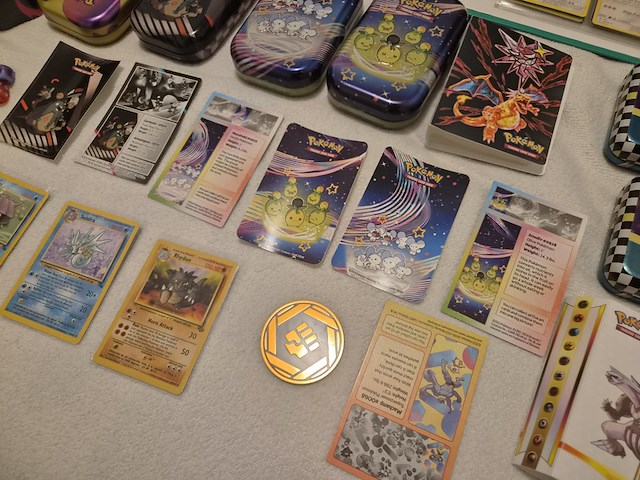 Pokémon collectie met (vintage) kaarten, volle mappen en boxen - afbeelding 11 van  16