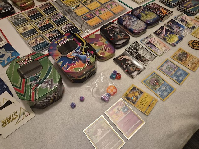 Pokémon collectie met (vintage) kaarten, volle mappen en boxen - afbeelding 12 van  16
