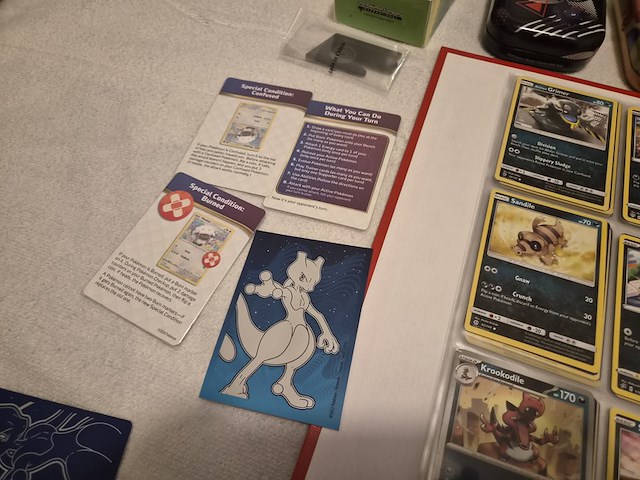 Pokémon collectie met (vintage) kaarten, volle mappen en boxen - afbeelding 13 van  16
