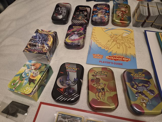 Pokémon collectie met (vintage) kaarten, volle mappen en boxen - afbeelding 14 van  16