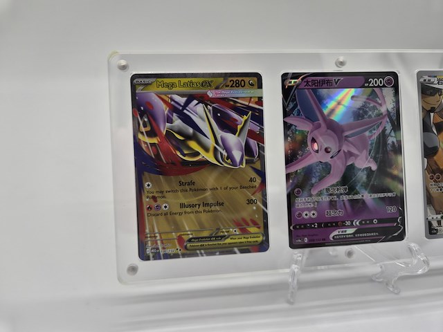 Pokémon kaarten in acryl display met standaard (3 kaarten) - afbeelding 4 van  10