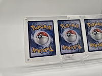 Pokémon kaarten in acryl display met standaard (3 kaarten) - afbeelding 8 van  10
